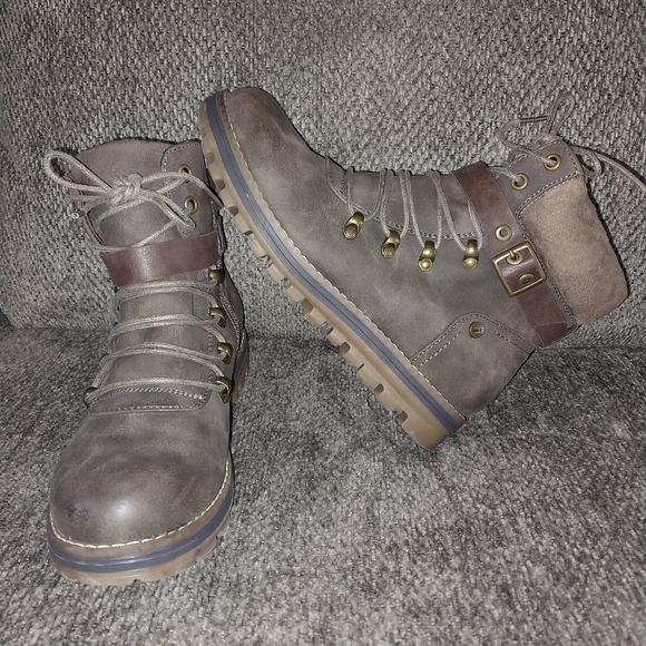Womens boots - Picture 1 of 4